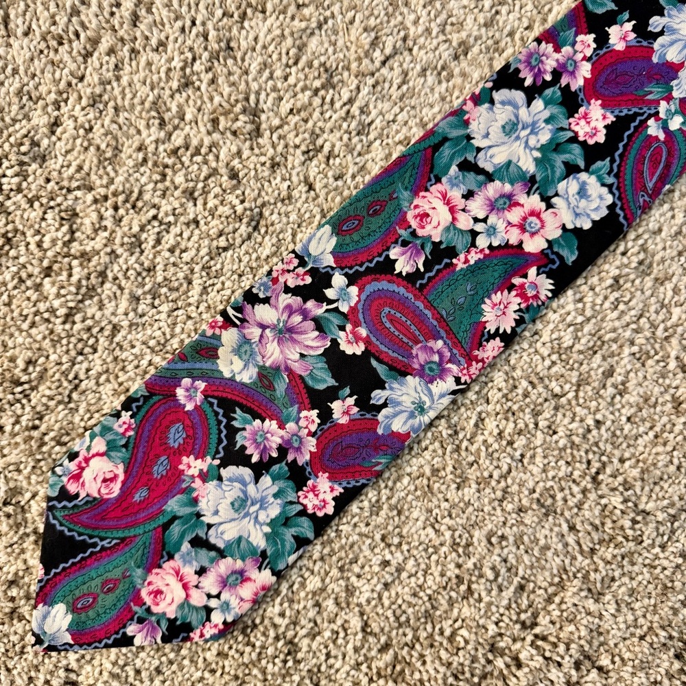 EUC Vintage 100% Cotton JT Beckett Tie Necktie with Floral and Paisley Pattern